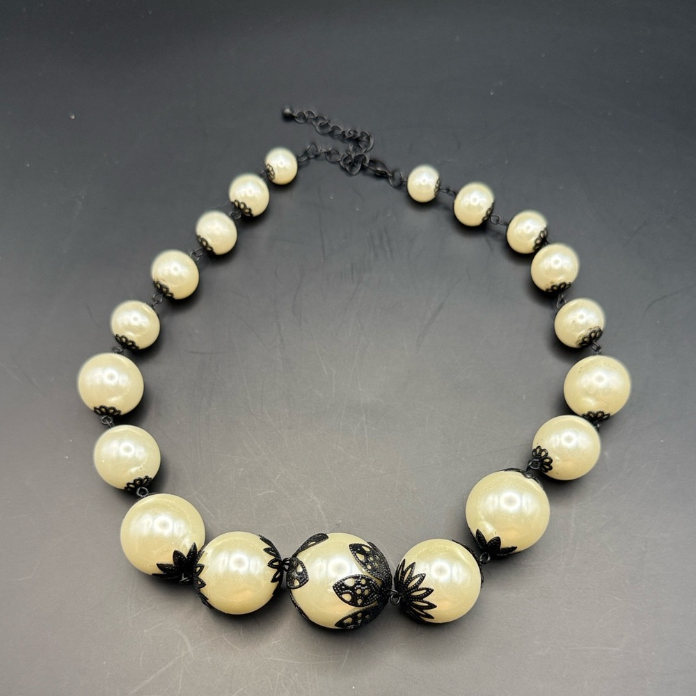 Elegant Cream Beaded Necklace